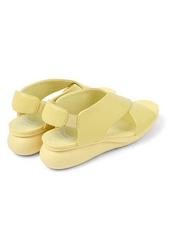Camper Leder-Keilsandaletten in Gelb