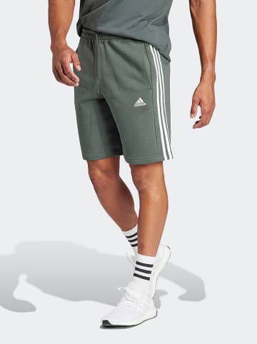 adidas Szorty dresowe "Essentials" w kolorze khaki
