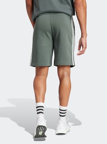 adidas Szorty dresowe "Essentials" w kolorze khaki