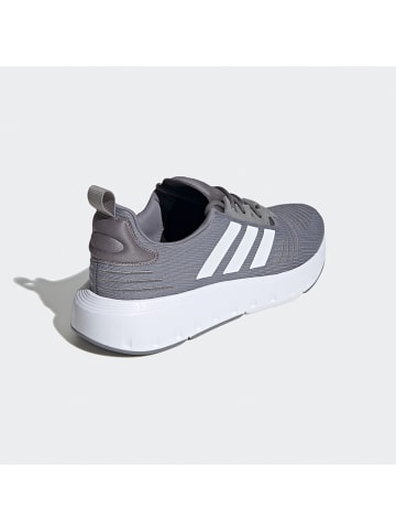 adidas Buty "SWIFT RUN 23" w kolorze szarym do biegania