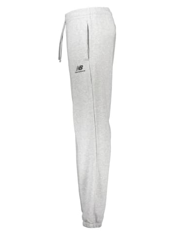 New Balance Sweathose in Hellgrau