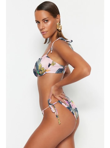 trendyol Bikini w kolorze jasnoróżowym