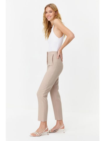 trendyol Hose in Creme