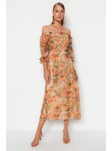 trendyol Kleid in Apricot/ Grün