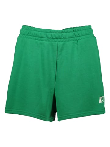 New Balance Sweatshorts "Essentials" in Grün