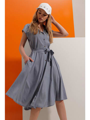 Trend Alacati Kleid "Trend Alaçat Stili" in Grau