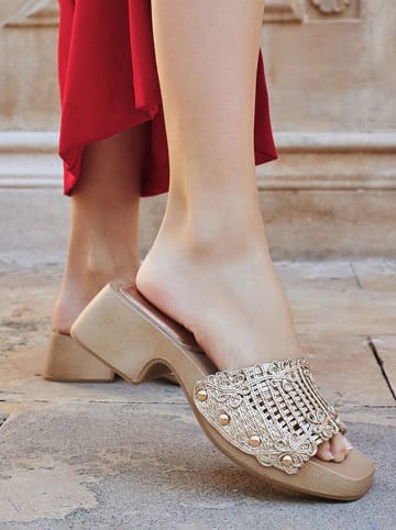 Bellucci Pantoletten in Beige