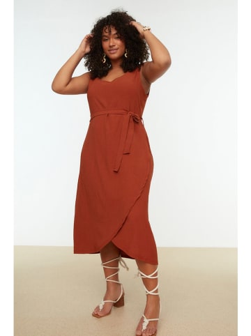 trendyol Kleid in Cognac