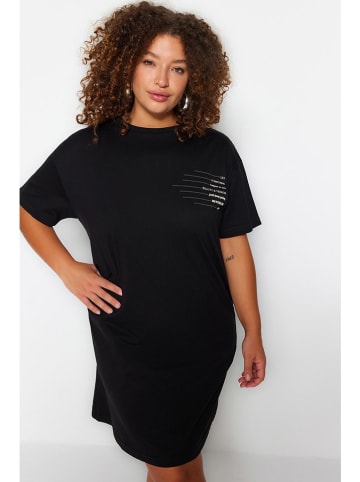 trendyol Kleid in Schwarz