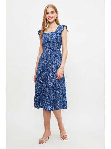 trendyol Kleid in Blau