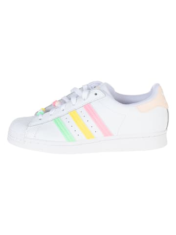 adidas Sneakersy "Superstar" w kolorze białym ze wzorem