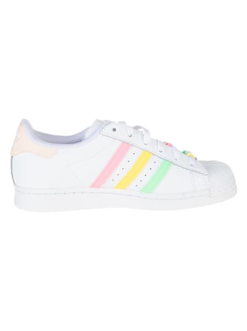 adidas Sneakersy "Superstar" w kolorze białym ze wzorem