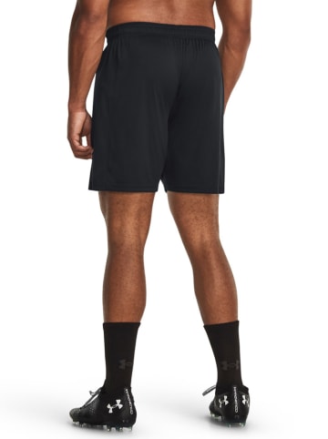 Under Armour Trainingsshorts  in Schwarz