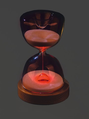 moses. LED-Sanduhr in Hellbraun/ Weiß - Ø 9,6 cm