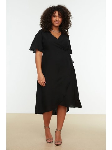 trendyol Kleid in Schwarz