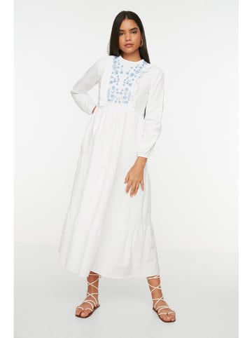 trendyol Kleid in Weiß