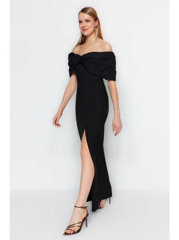 trendyol Kleid in Schwarz