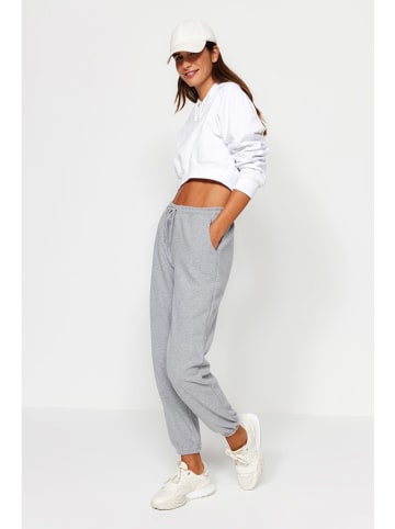 trendyol Sweathose in Hellgrau