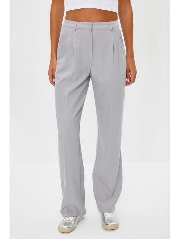 trendyol Marlenehose in Grau