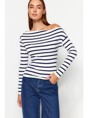 trendyol Longsleeve in Weiß/ Dunkelblau