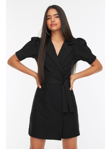 trendyol Kleid in Schwarz