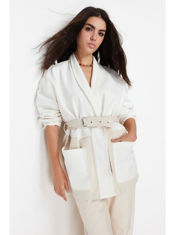 trendyol Übergangsjacke in Weiß
