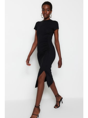 trendyol Kleid in Schwarz