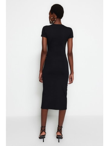 trendyol Kleid in Schwarz