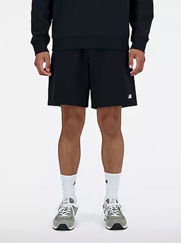 New Balance Sweatshorts in Schwarz