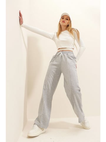 Trend Alacati Sweathose in Hellgrau