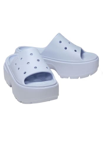 Crocs Klapki "Stomp" w kolorze błękitnym