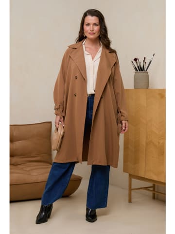 Curvy Lady Trenchcoat in Hellbraun