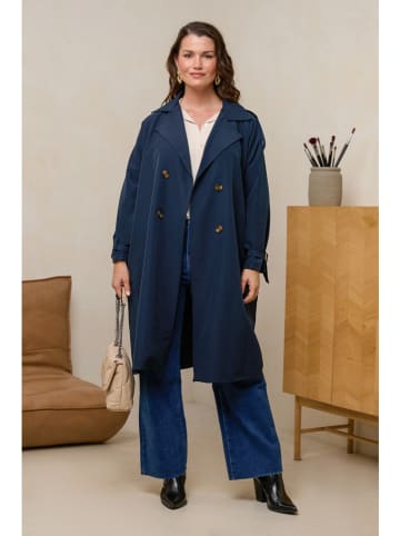 Curvy Lady Trenchcoat in Dunkelblau
