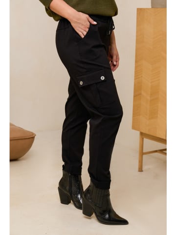 Curvy Lady Cargohose in Schwarz