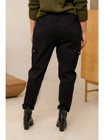 Curvy Lady Cargohose in Schwarz