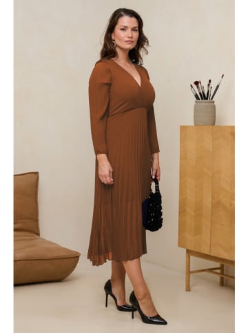 Curvy Lady Sukienka w kolorze jasnobrązowym