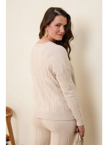 Curvy Lady Pullover in Beige