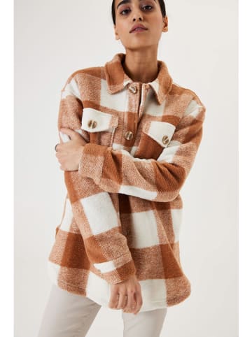 Garcia Hemd in Camel/ Weiß