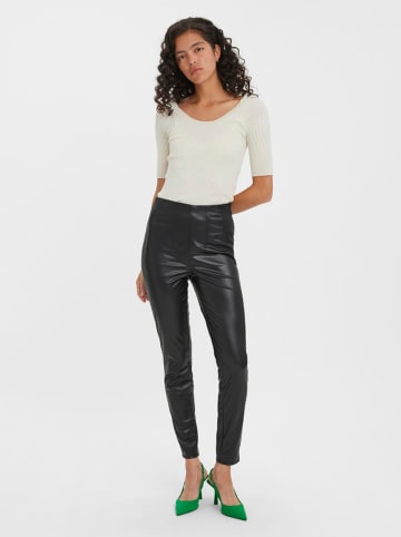 Vero Moda Spodnie w kolorze czarnym