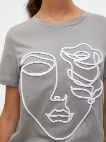 Vero Moda Koszulka w kolorze szarym