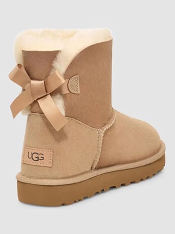 UGG Skórzane botki "Mini Bailey Bow II" w kolorze beżowym