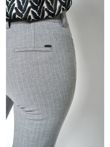 Toni Hose in Grau