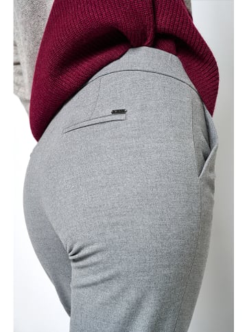 Toni Hose in Grau