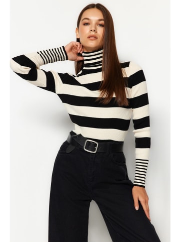trendyol Rollkragenpullover in Schwarz/ Creme
