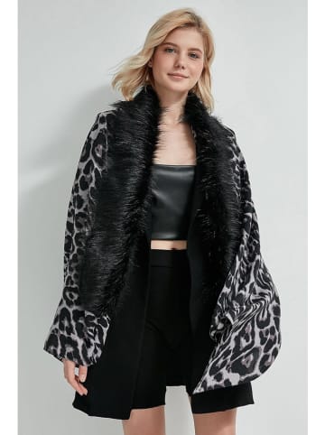 Shaka Poncho in Schwarz/ Grau