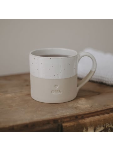 Eulenschnitt Jumbotasse "Oma" in Beige/ Weiß - 450 ml
