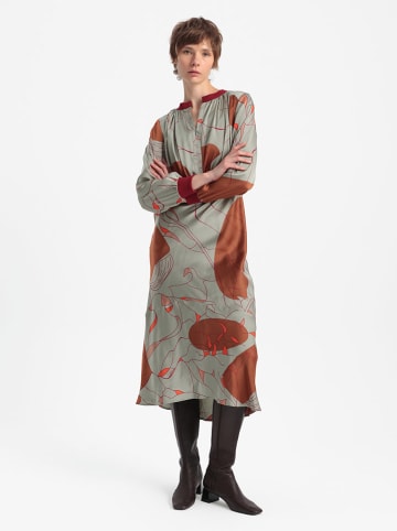 BGN Kleid in Grau/ Braun