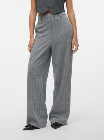 Vero Moda Marlenehose in Grau