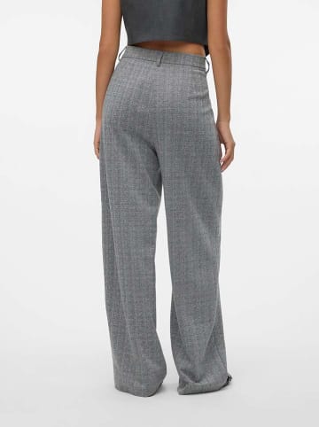 Vero Moda Marlenehose in Grau