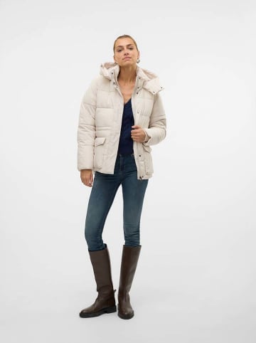 Vero Moda Kurtka zimowa w kolorze kremowym